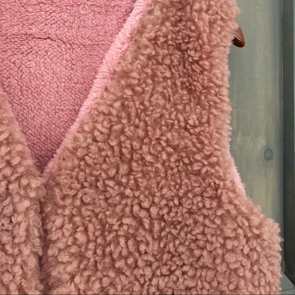 LOF Faux Fur Blush Pink Sherpa Style Vest One Size - Picture 2 of 7